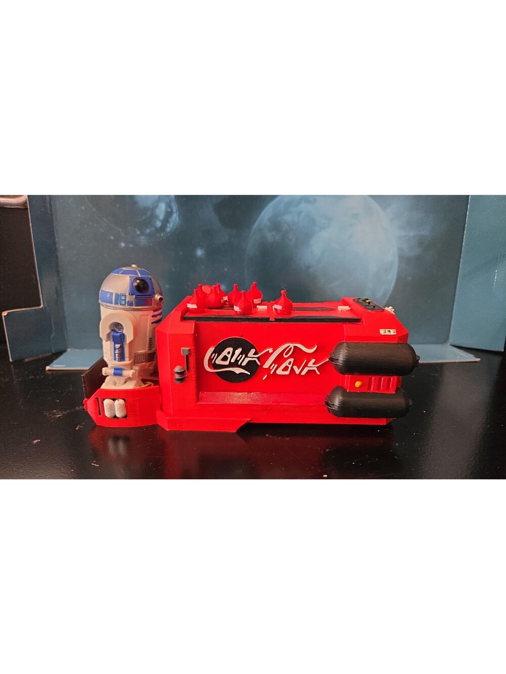 Star Wars Disney Galaxy's Edge Cola Cart with Astromech R2-D2 and Bottles Print